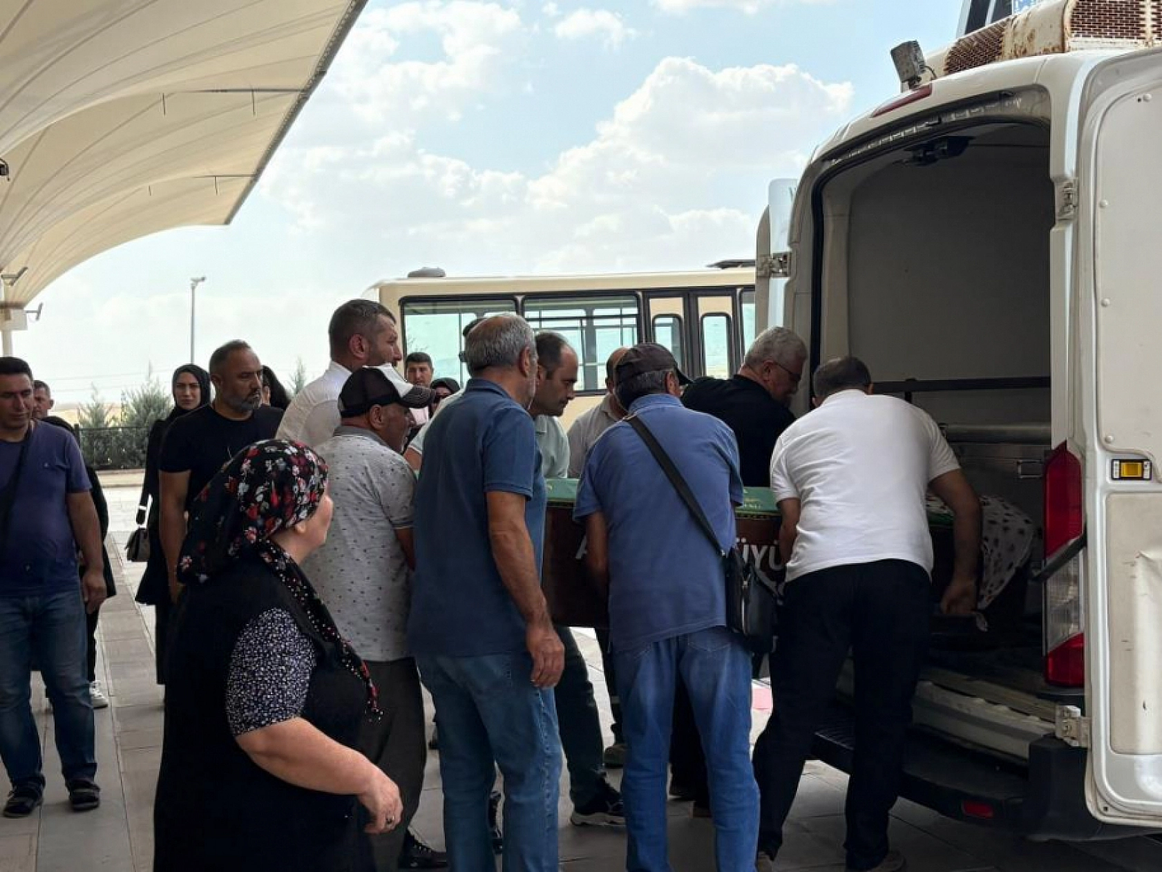 Boşanma aşamasındaki eşi tarafından öldürülen kadının ailesinden aldatma iddialarına yalanlama