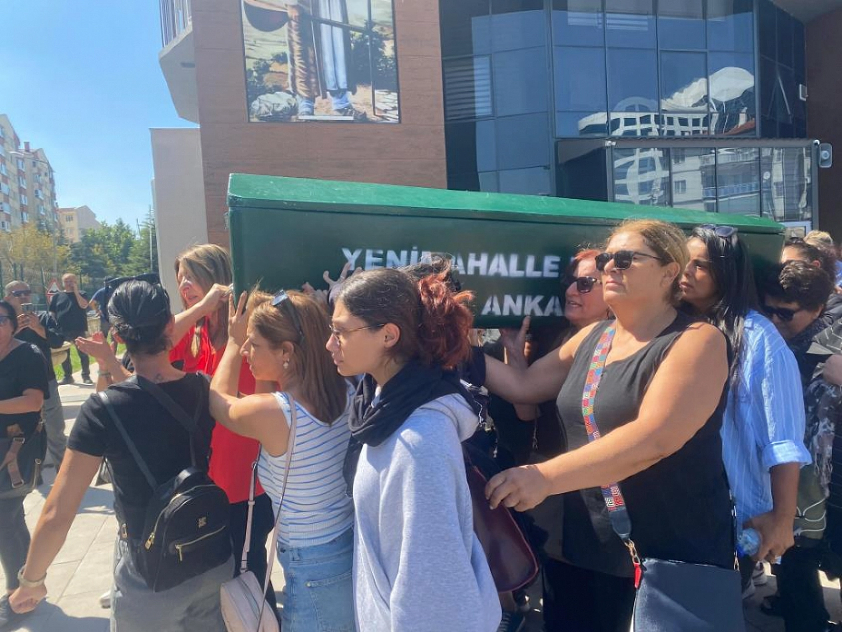 Katledilen kadını kocası tutmuş, kayınpederi kesmiş