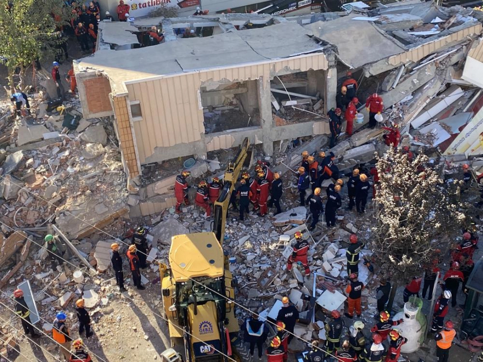 Kocaeli Gebze'de çöken binada enkaz altında kalan aile fertlerinin kimlikleri belli oldu