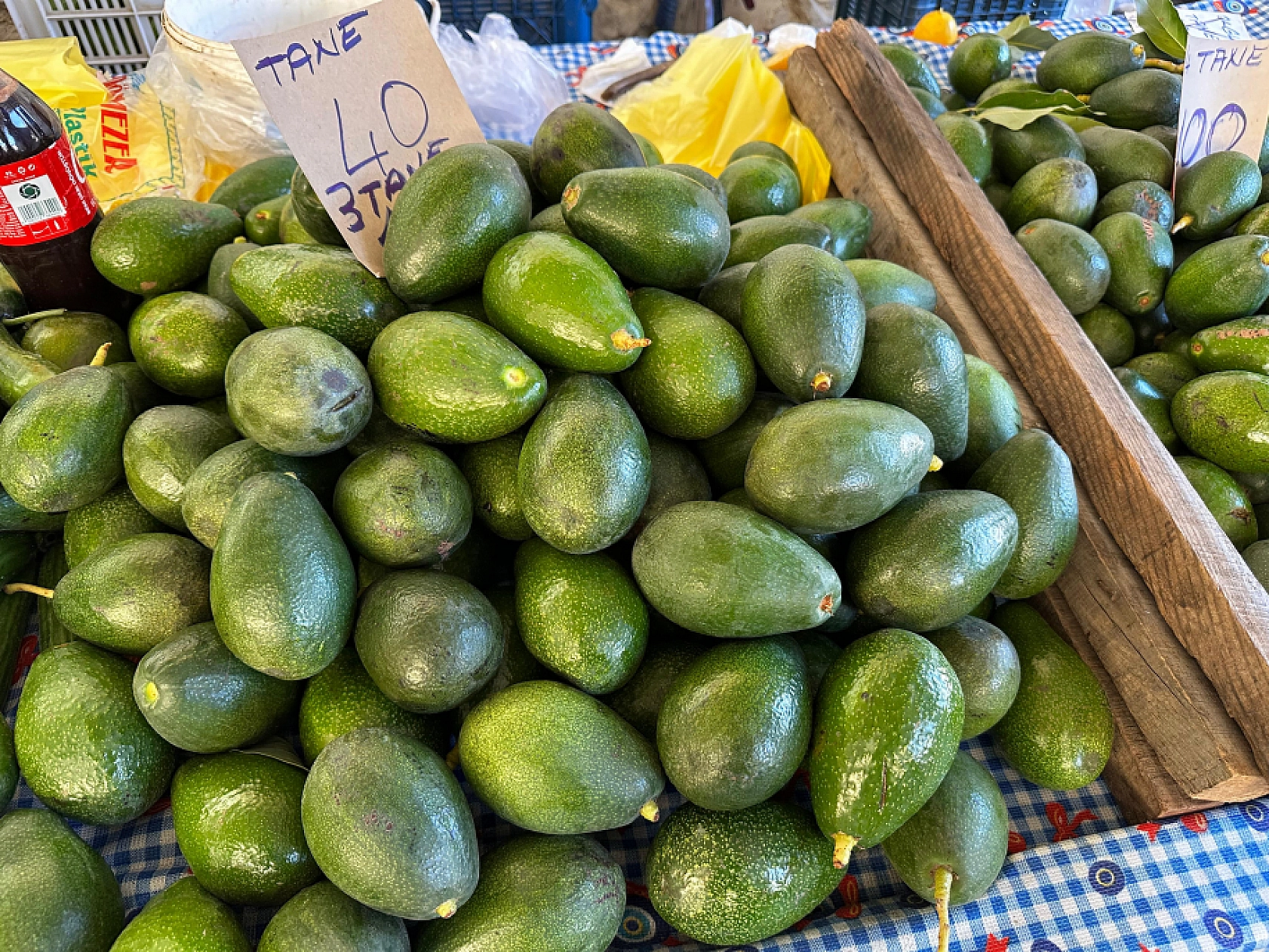 Fethiye Cuma Pazarı'nda Tezgahlar Avokadolarla Yeşilleniyor
