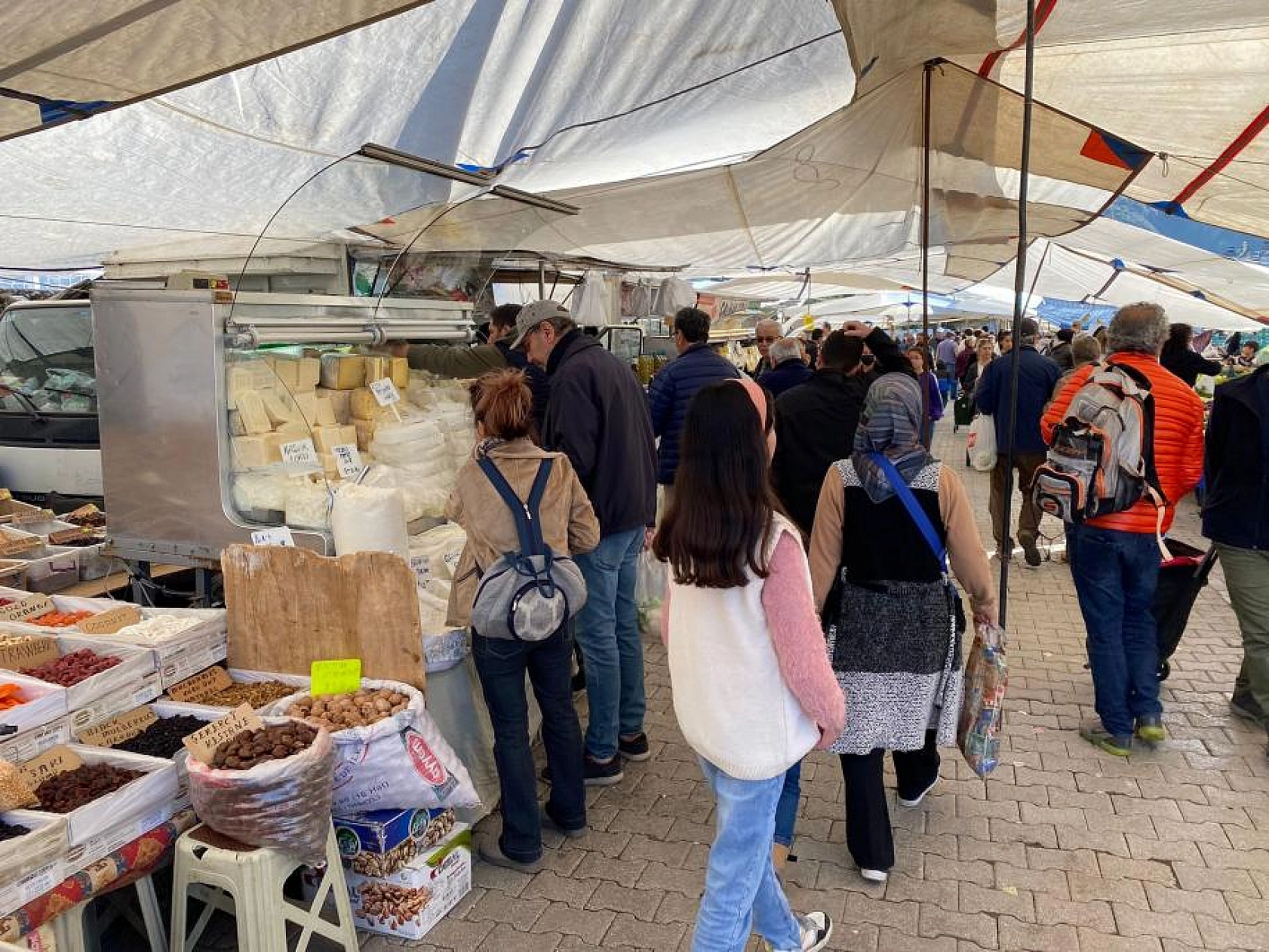 Meyve alışverişi için vatandaşın tercihi 'Salı Pazarı' oldu