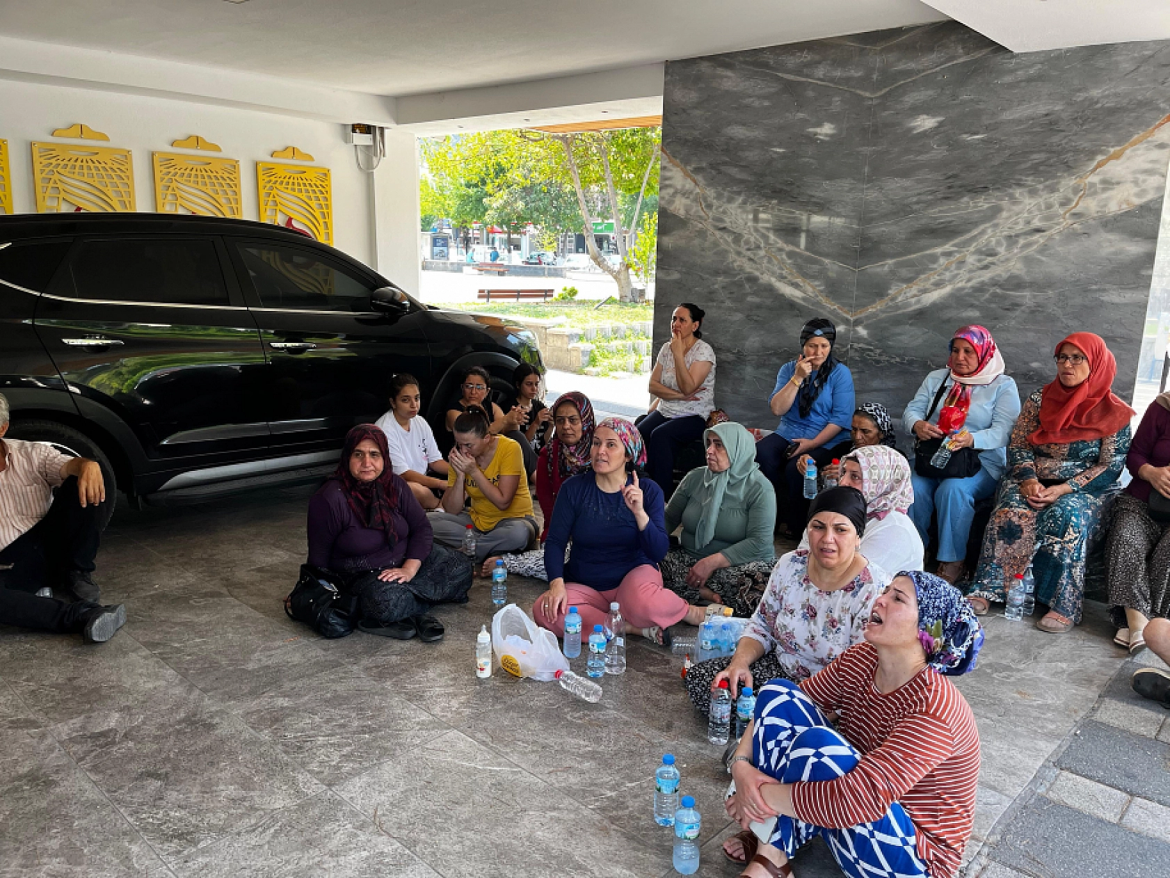 Fethiye'de Tapu Mağdurları Eylemde: '22 Yıldır Tapumuzu Alamıyoruz, Elektrik ve Su da Kesildi'