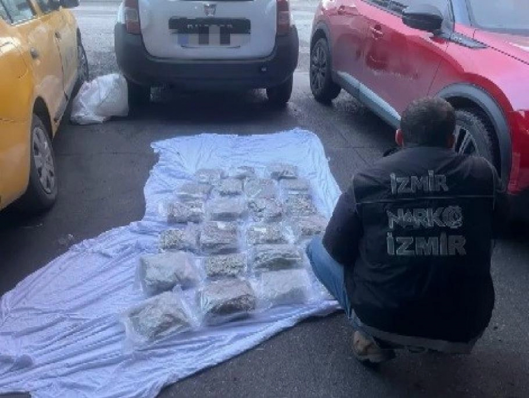 Zehir tacirlerine 5 ilçede dev operasyon