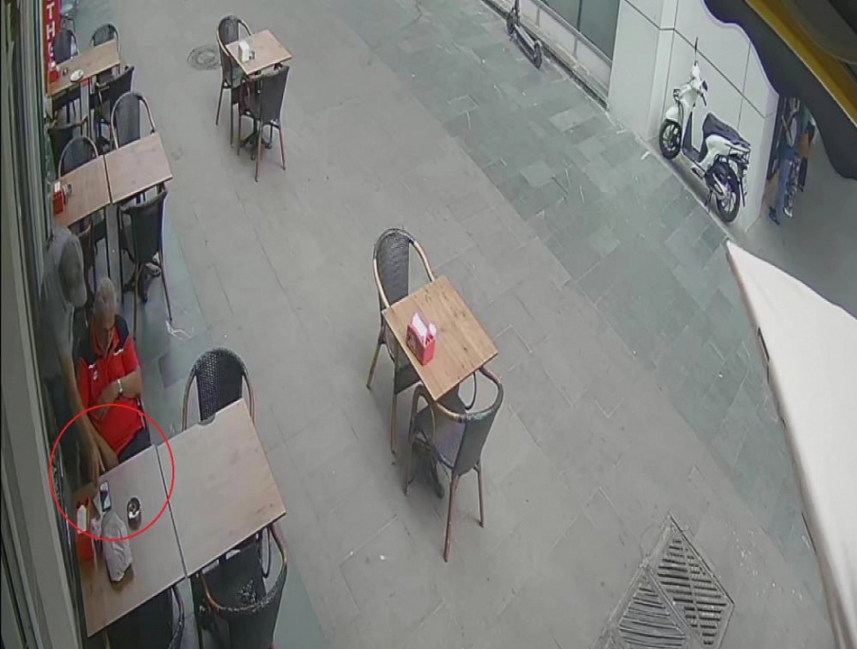 Simitçide uyudu, uyanınca neye uğradığını şaşırdı: 'Adisyon fişini de almış'