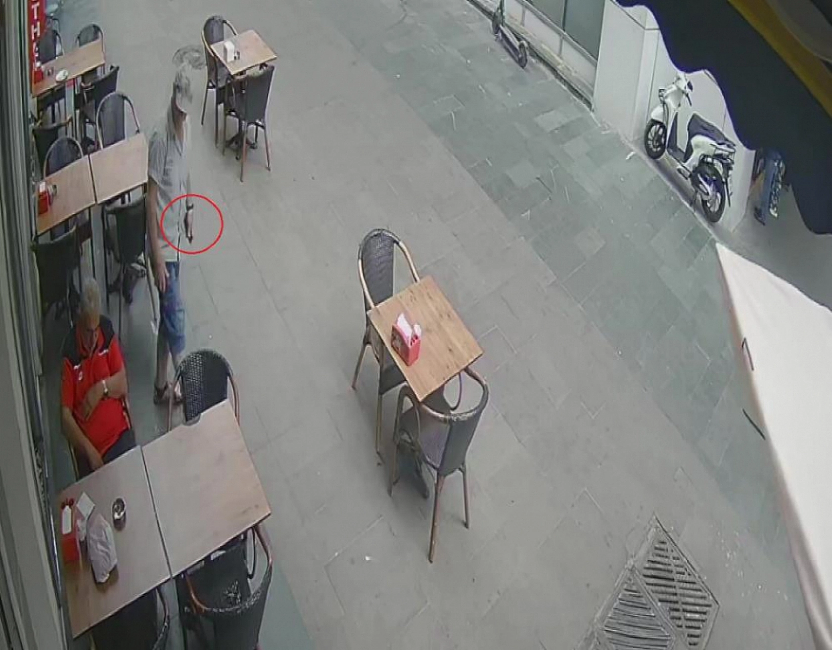 Simitçide uyudu, uyanınca neye uğradığını şaşırdı: 'Adisyon fişini de almış'