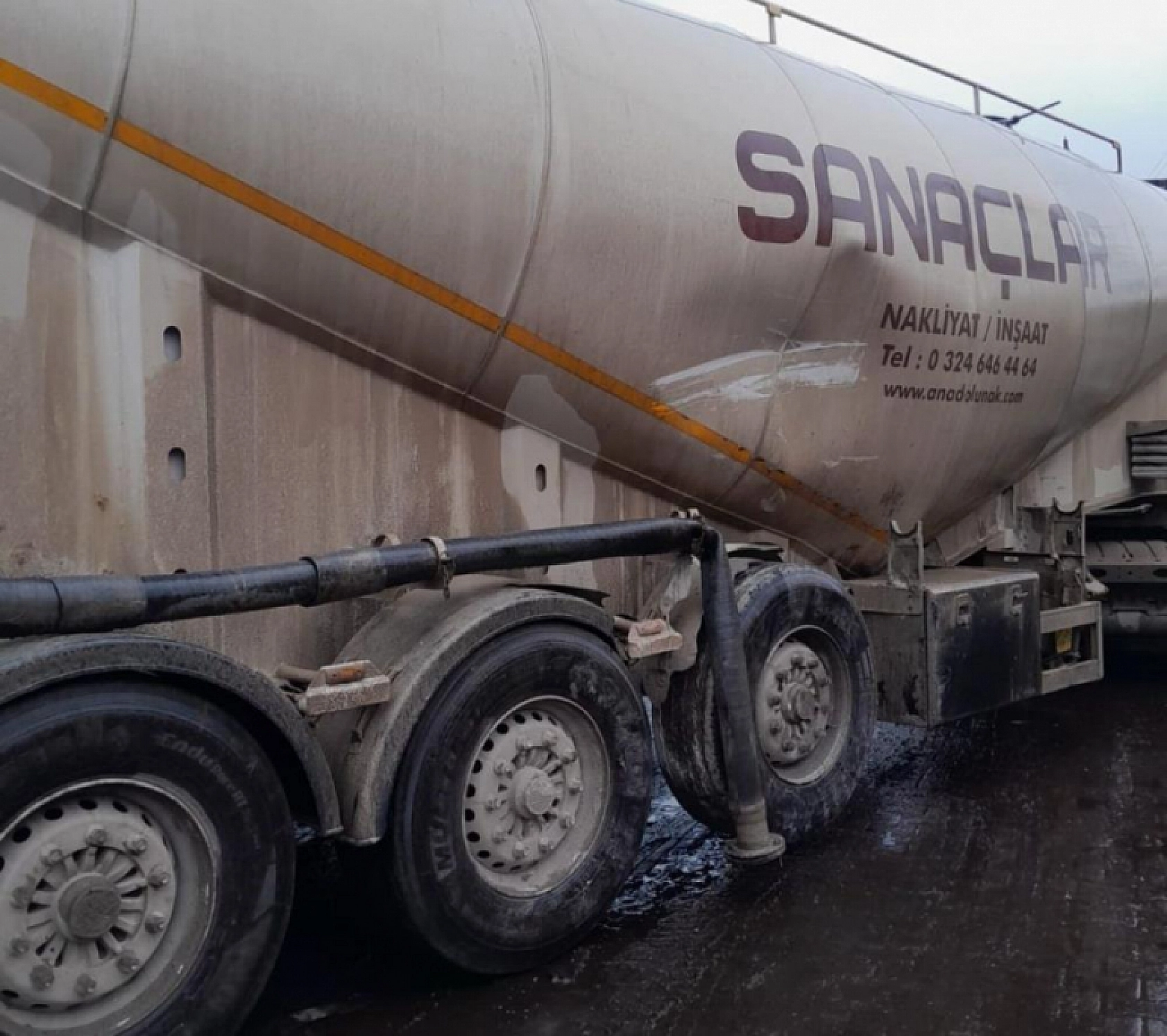 İşçi servisi tıra çarptı: 9 yaralı