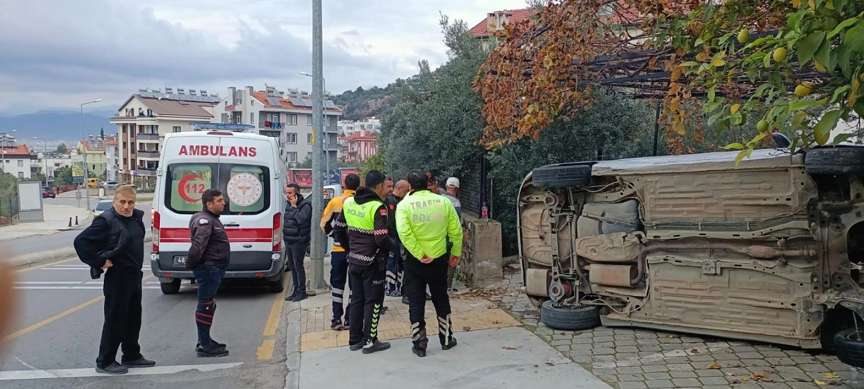 Fethiye'de araç sürücüsü kaza yaptıktan sonra kaçtı