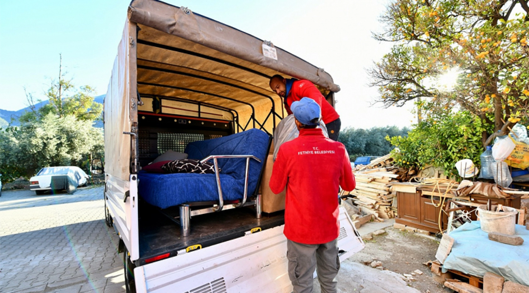 Fethiye Belediyesi Yardıma Muhtaç Ailelerin Yanında