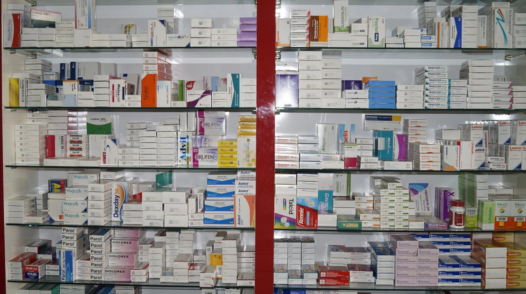 Fethiyeli Eczacı Buse Helvacıoğlu, 'İlaç Krizi Halk Sağlığını Tehdit Ediyor'