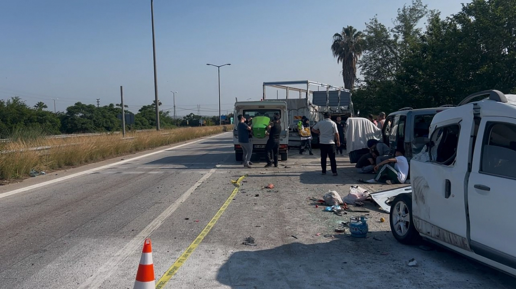 Kamyon 3 aracı biçti: 1 ölü, 10 yaralı