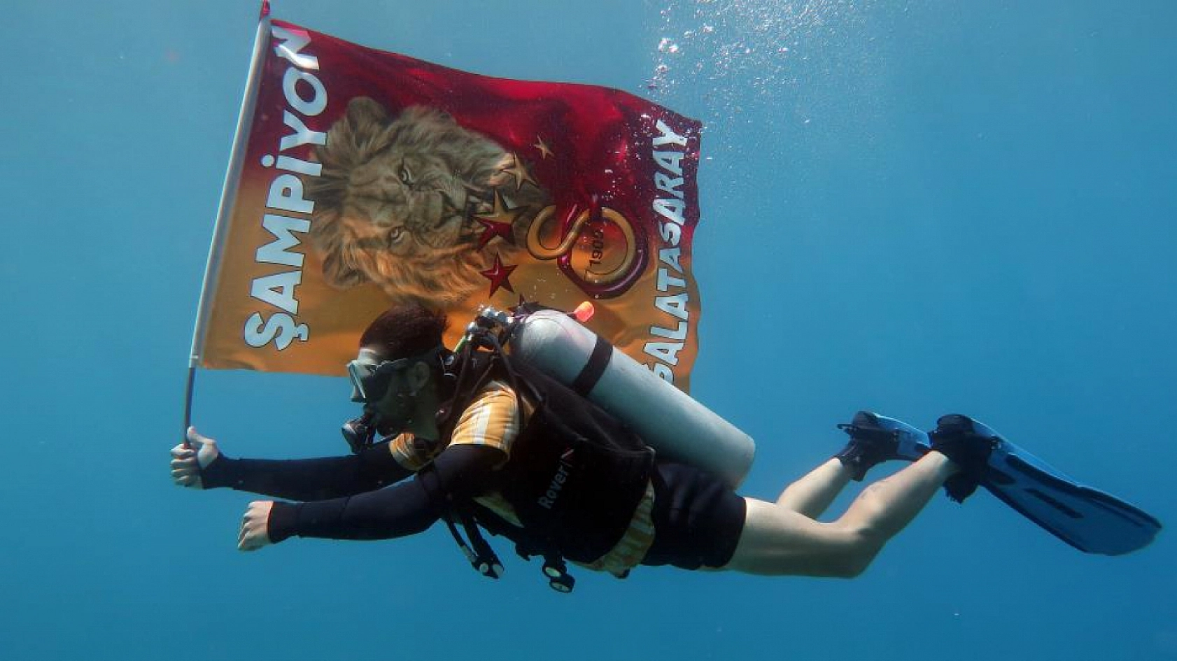 Fethiye'de dalgıçlardan deniz altında şampiyonluk kutlaması