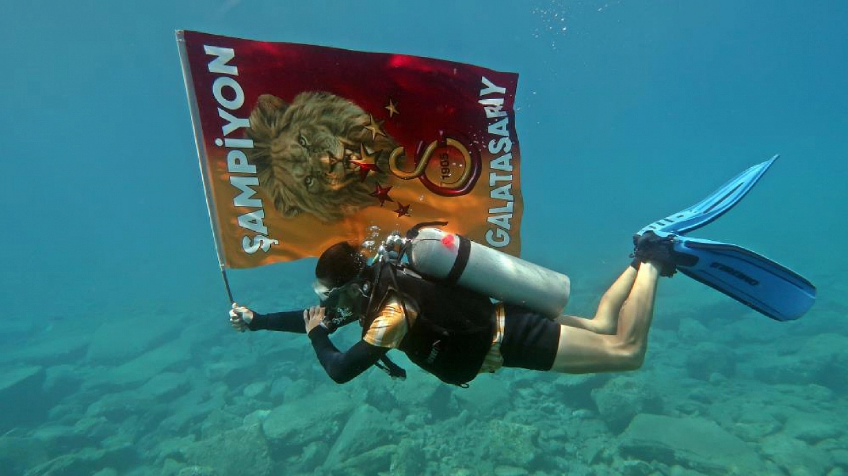 Fethiye'de dalgıçlardan deniz altında şampiyonluk kutlaması