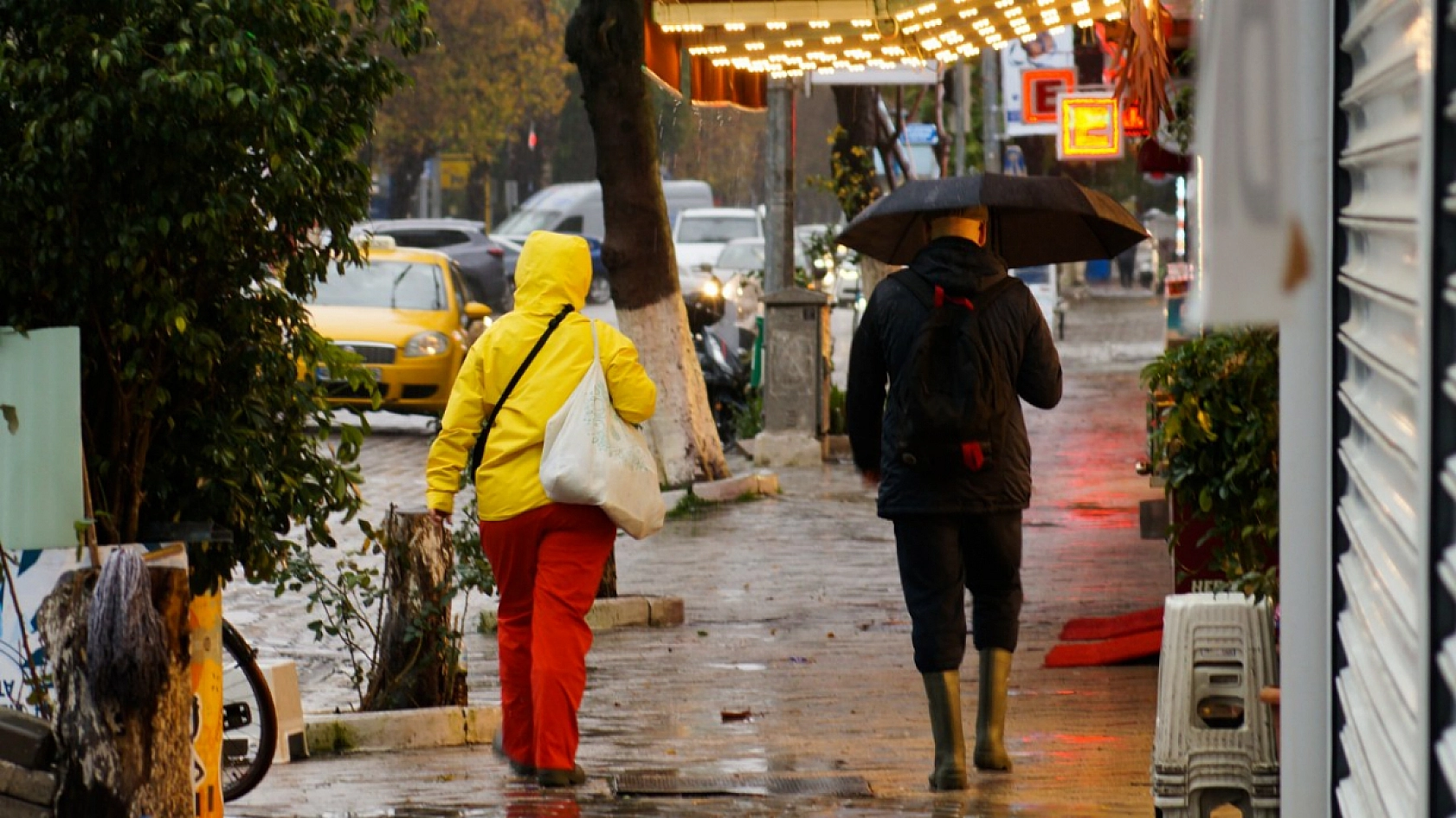 Fethiye'de kuvvetli sağanak ve fırtına gece saatlerine kadar sürecek