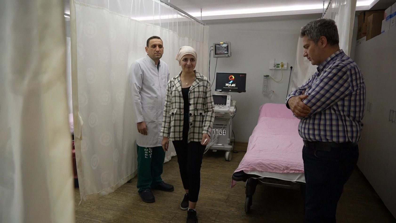 Genç Kız Hastaneye Komada Geldi, Yürüyerek Çıktı