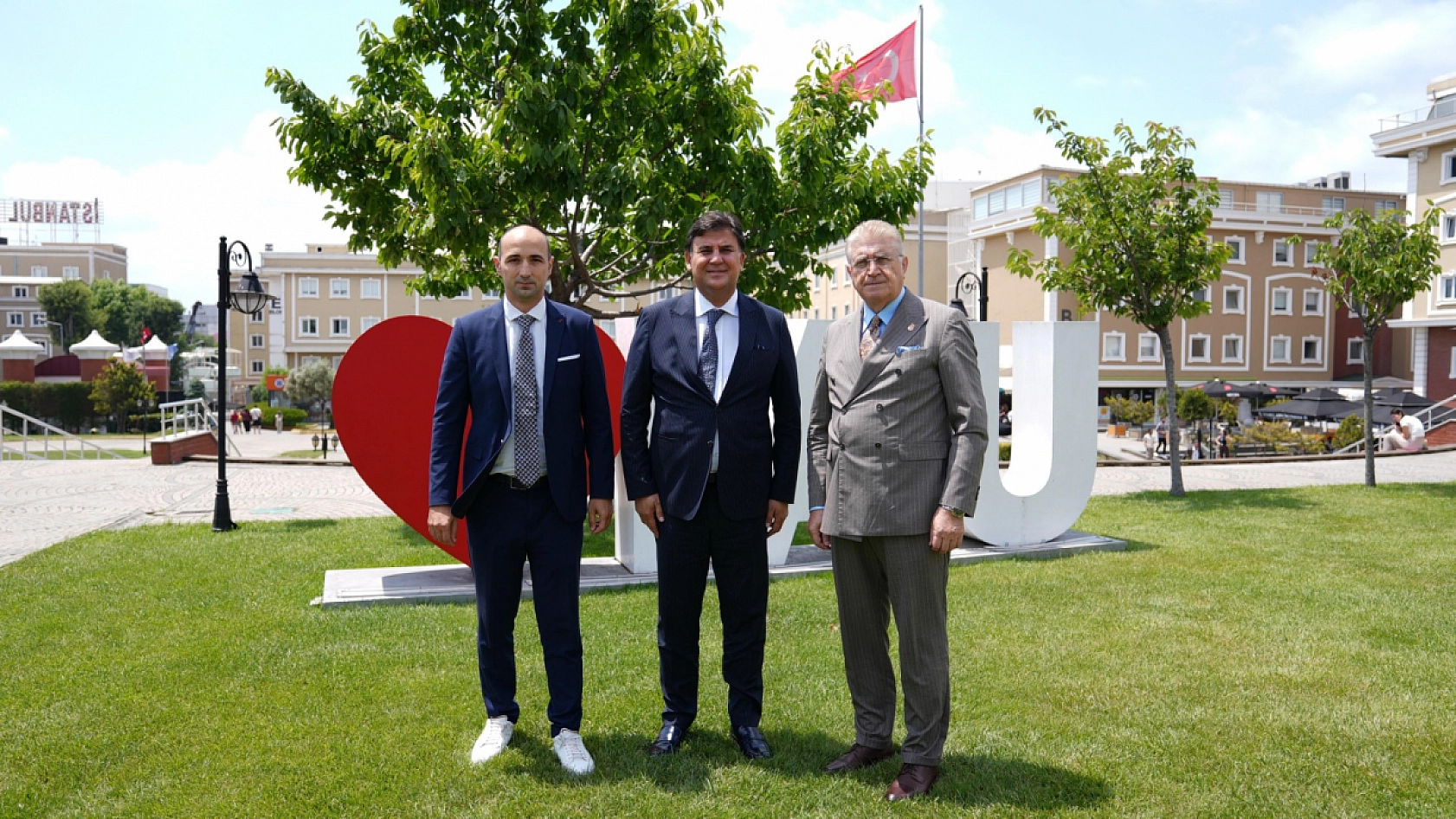 Fethiye Belediye Başkanı Alim Karaca'dan İstanbul Aydın Üniversitesi'ne Ziyaret