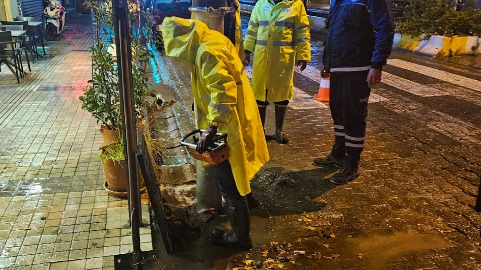 Başkan Aras 'Su Baskınlarını Önleyecek Tedbirlerimizi Alıyoruz'