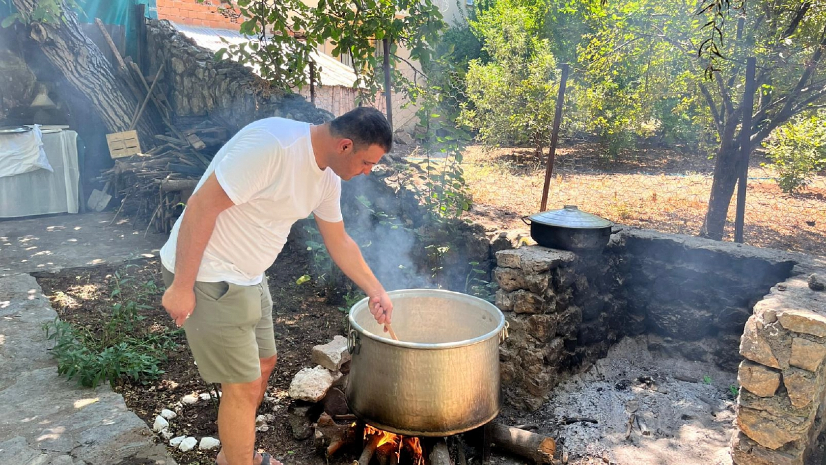 Aşure Kazanları Kayaköy'de Kaynıyor, Akşam Sahilde İkram Edilecek