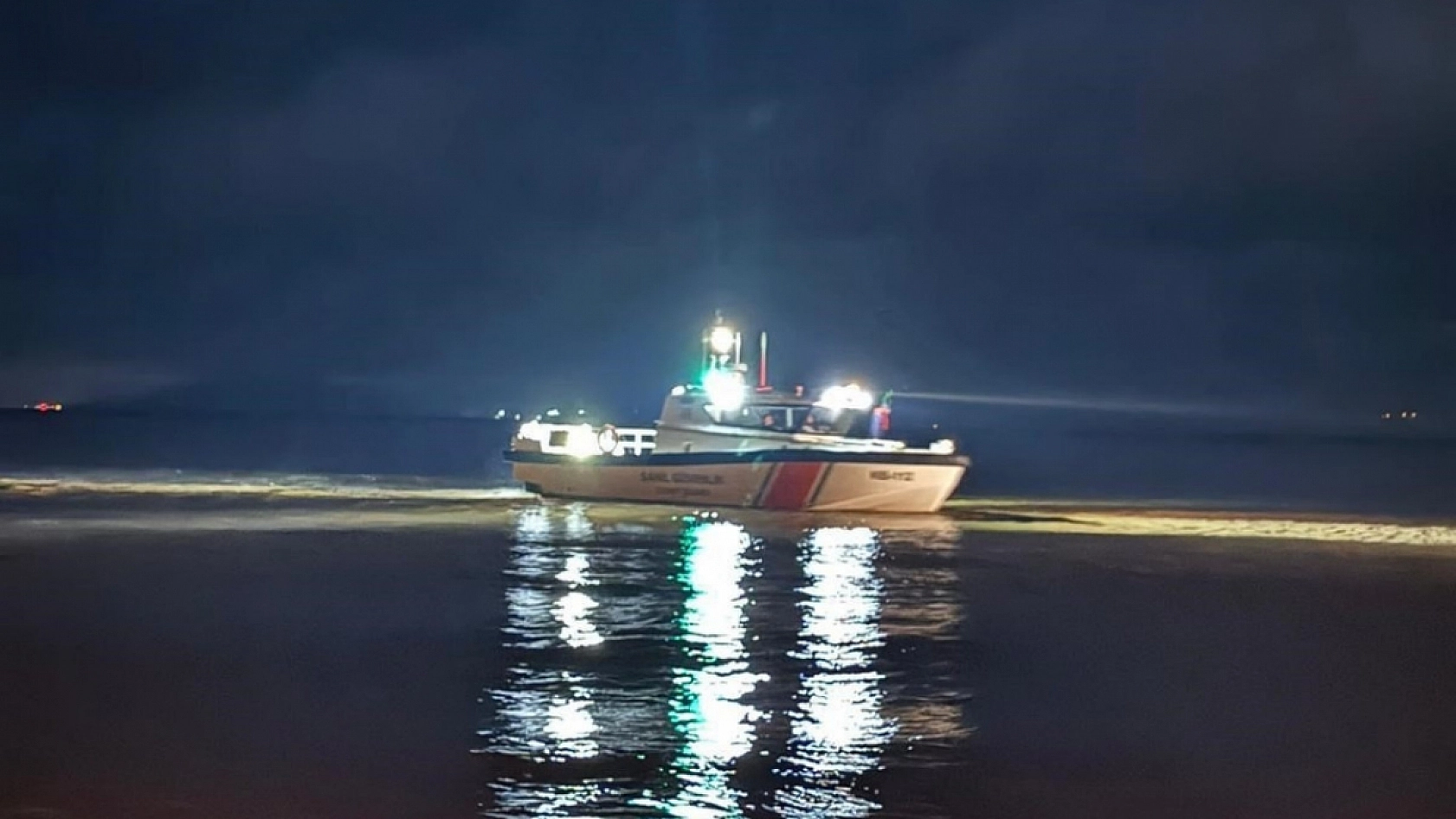 Datça'da sele kapılan sürücü, çalıya tutunarak hayatta kaldı