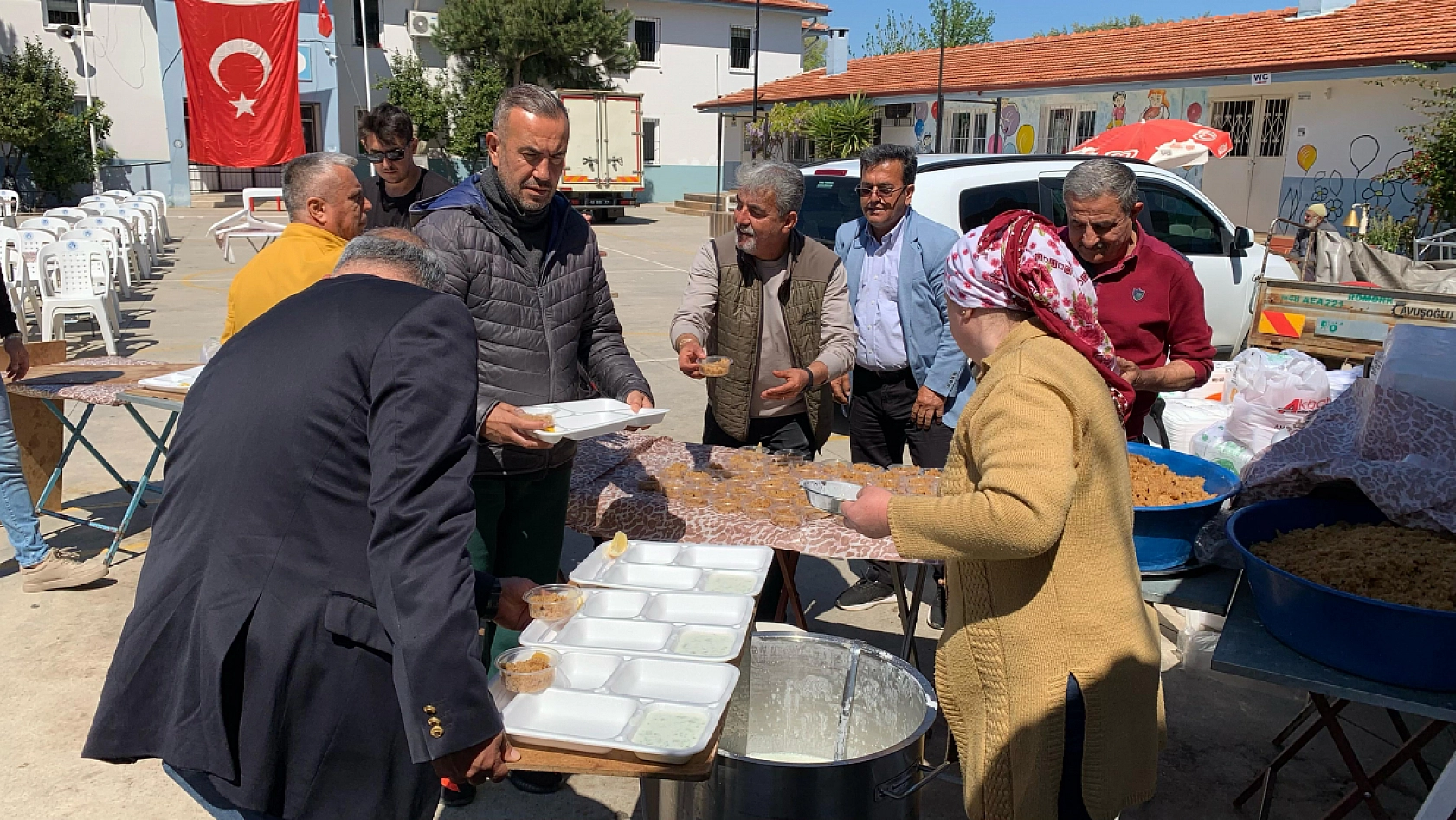 Fethiye'de merhum Cengiz Çay için 52 yemeği hayrı düzenlendi