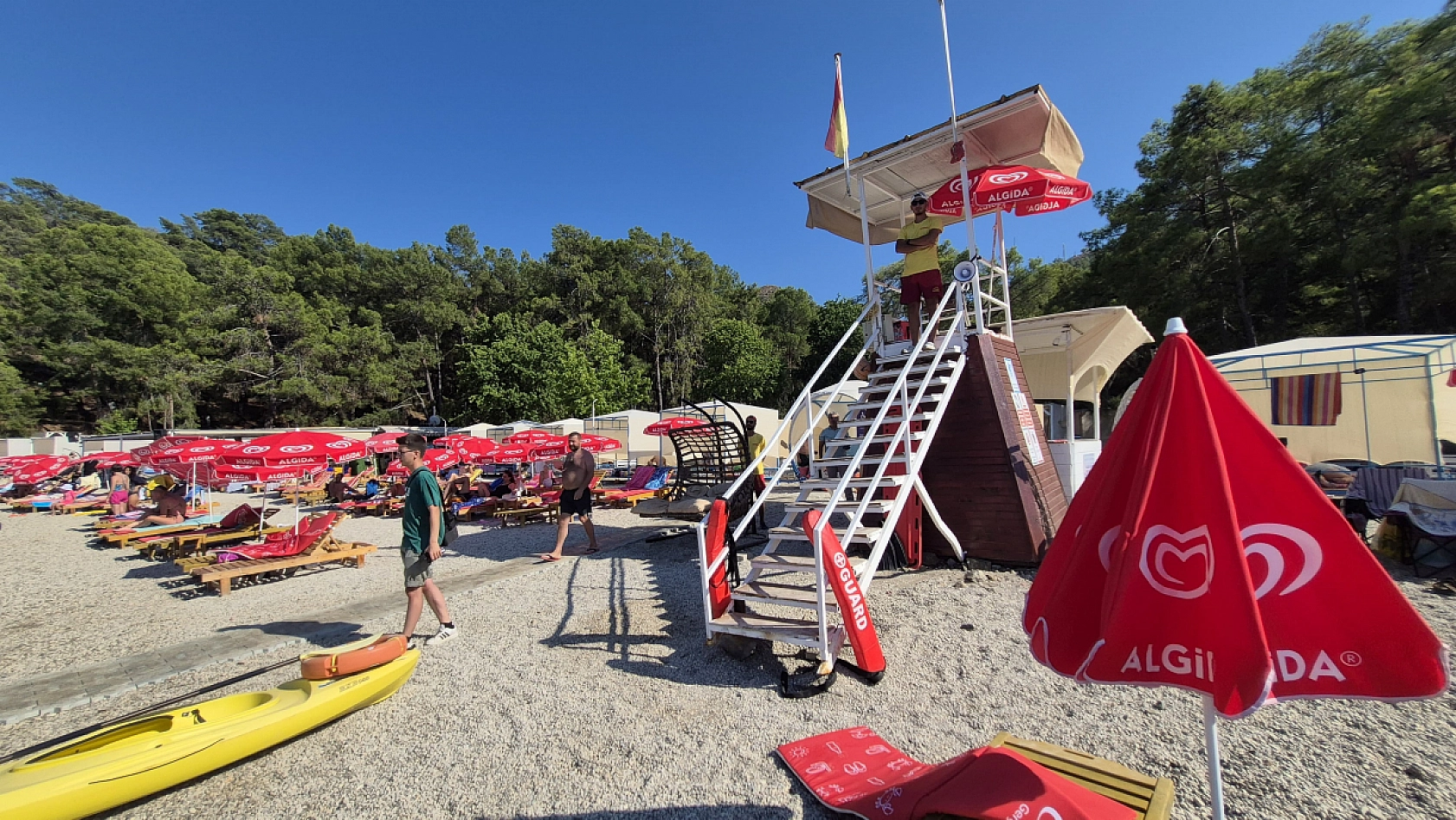 Fethiye'de Öğrencilerle İşletilen Plaj, Vatandaşlardan Yoğun İlgi Görüyor