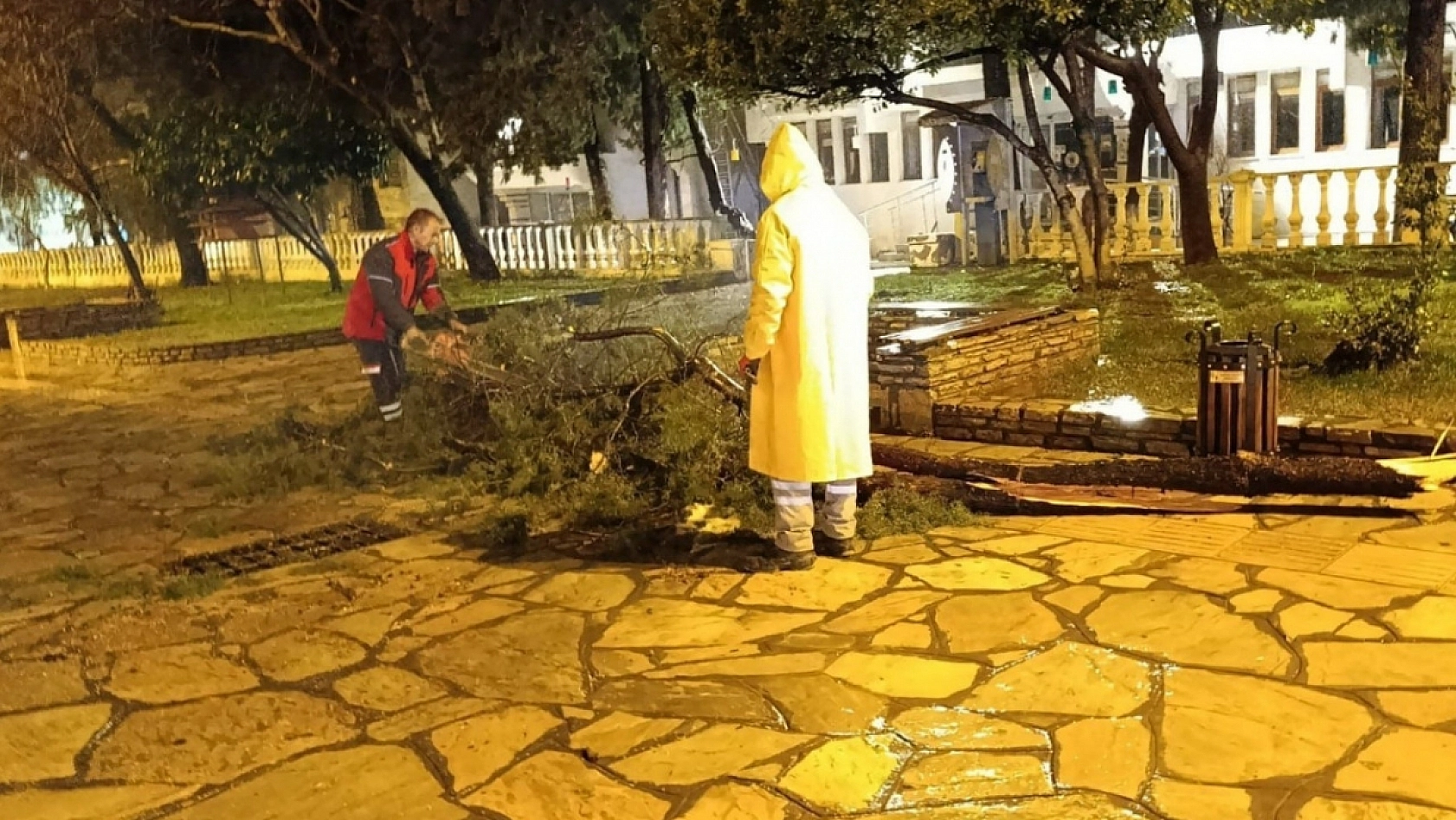 Menteşe Belediyesi ekiplerinden, 24 saatlik kesintisiz müdahale