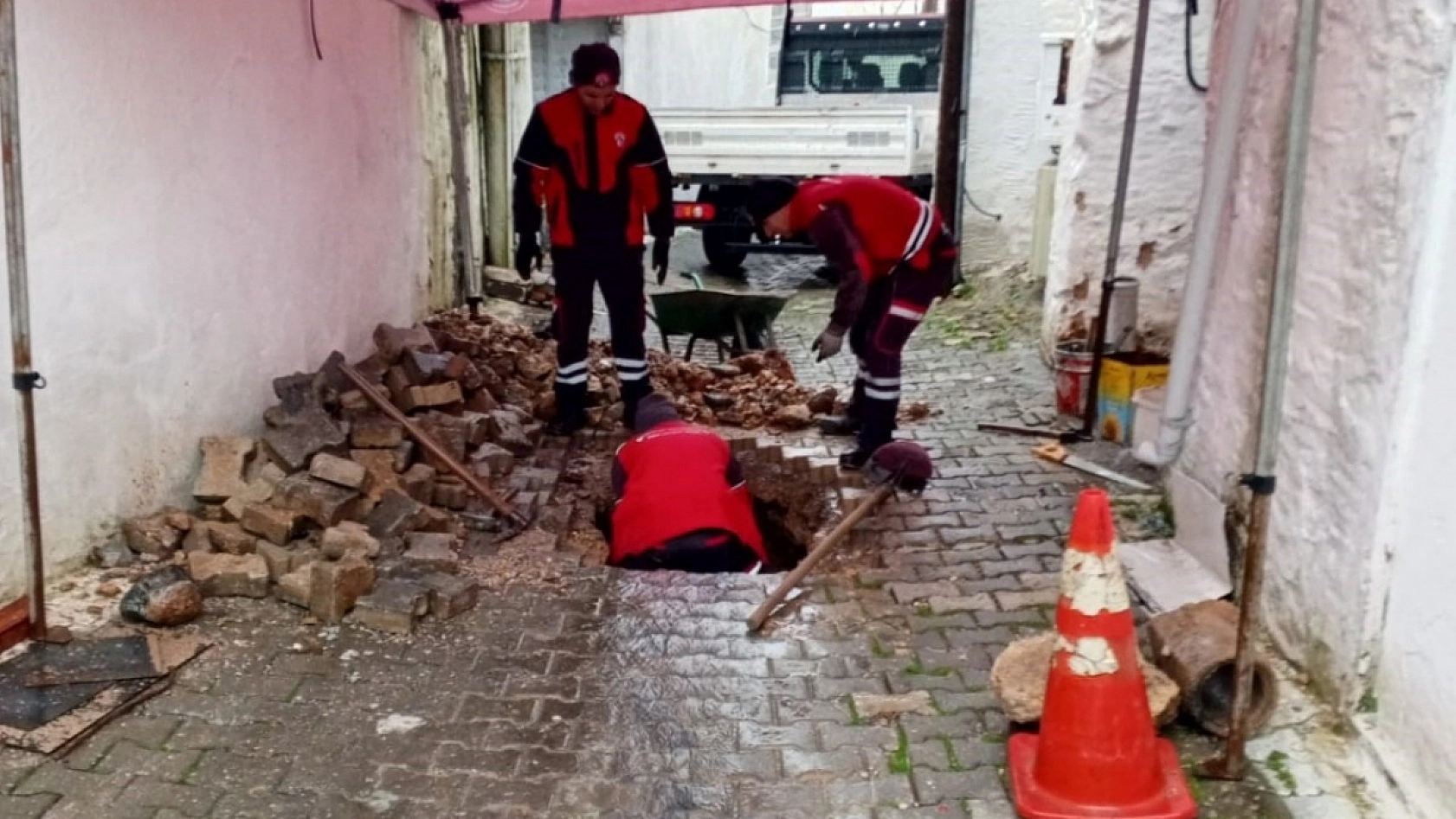 Menteşe Belediyesi ekiplerinden, 24 saatlik kesintisiz müdahale