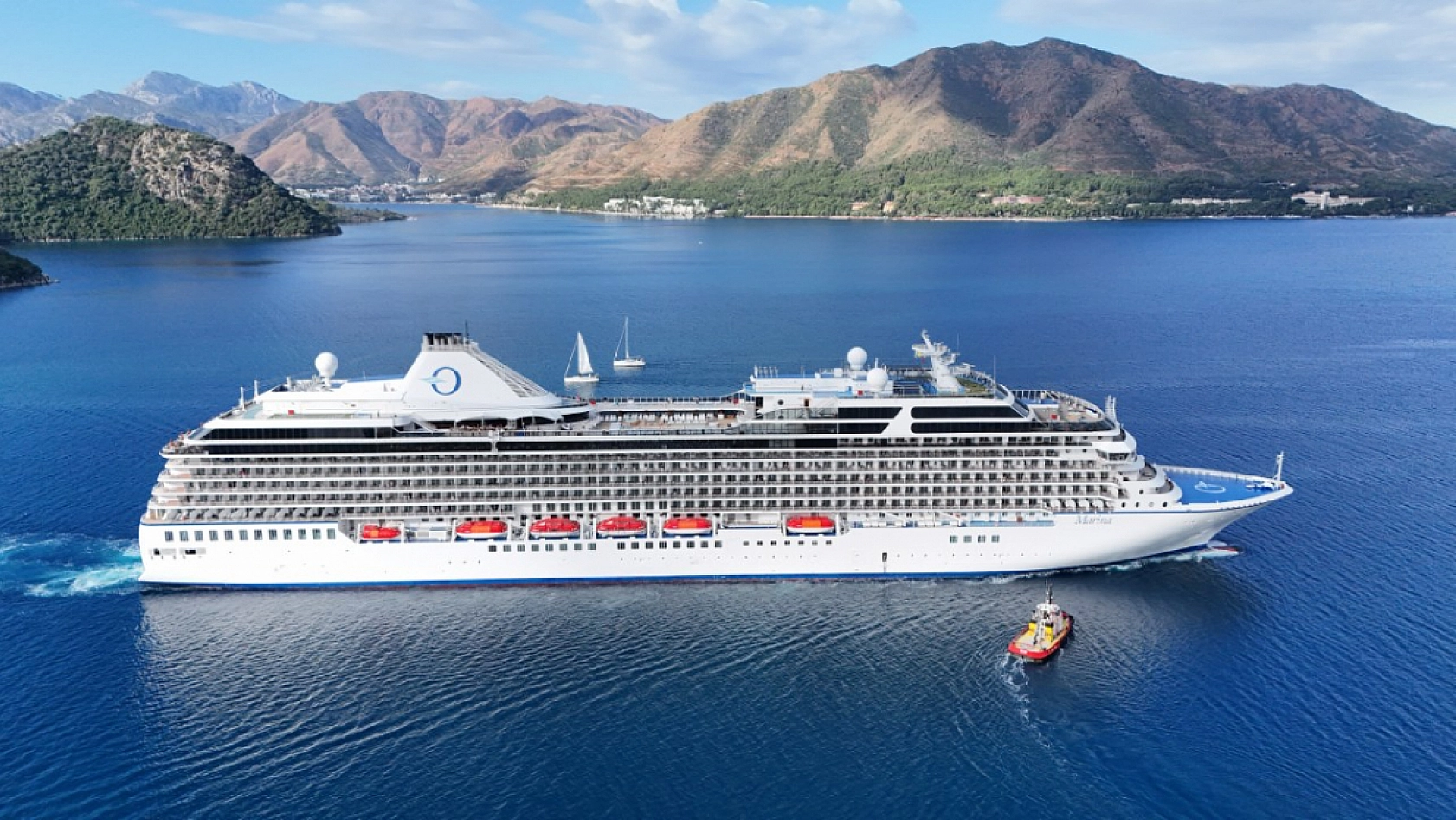 'Marina' kruvaziyeri 1193 yolcusuyla Marmaris'e geldi