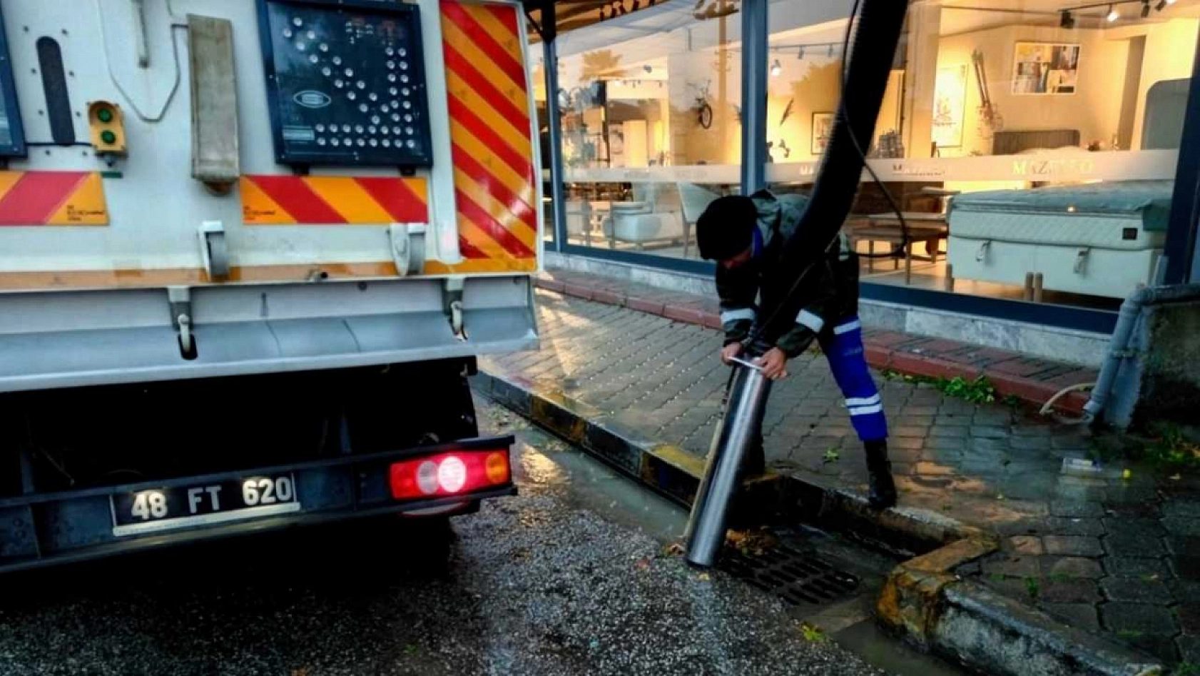 Fethiye Belediyesi'nden yağmur ve fırtınaya karşı 7/24 teyakkuz