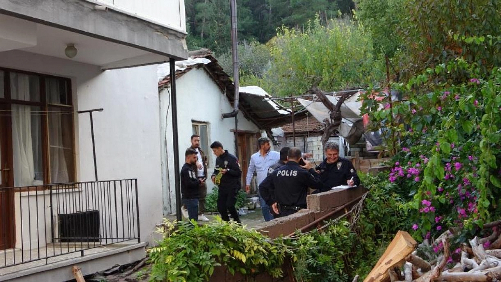 Tek başına yaşadığı gecekonduda ölü bulundu