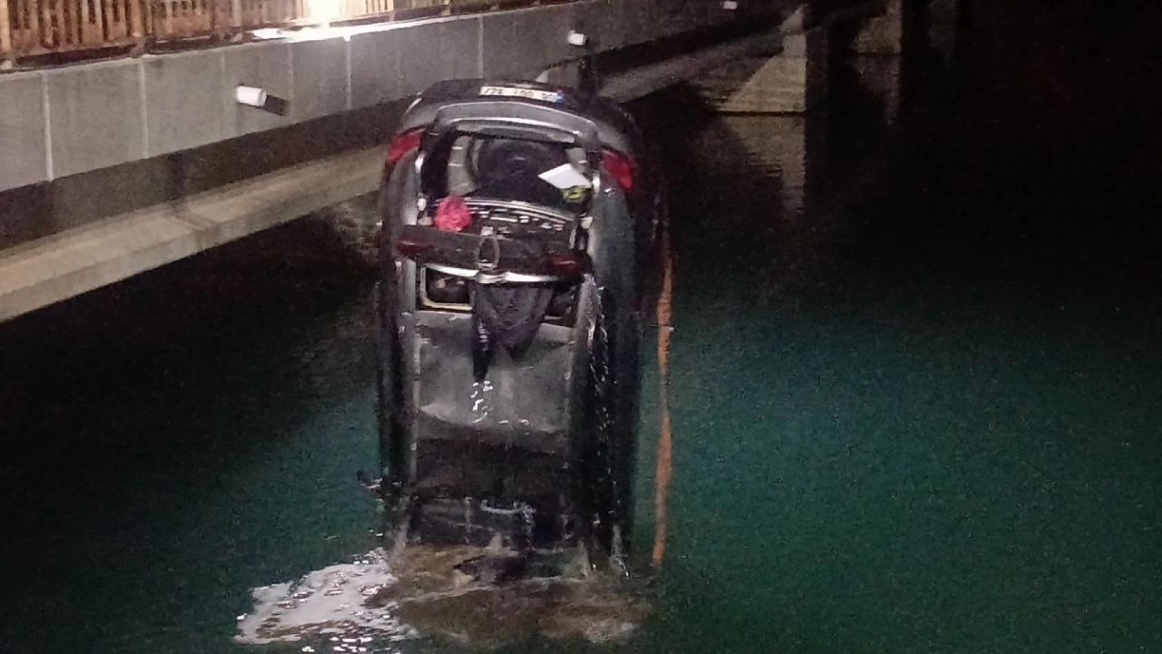 Baraja düşen otomobil sürücünün cansız bedenine ulaşıldı