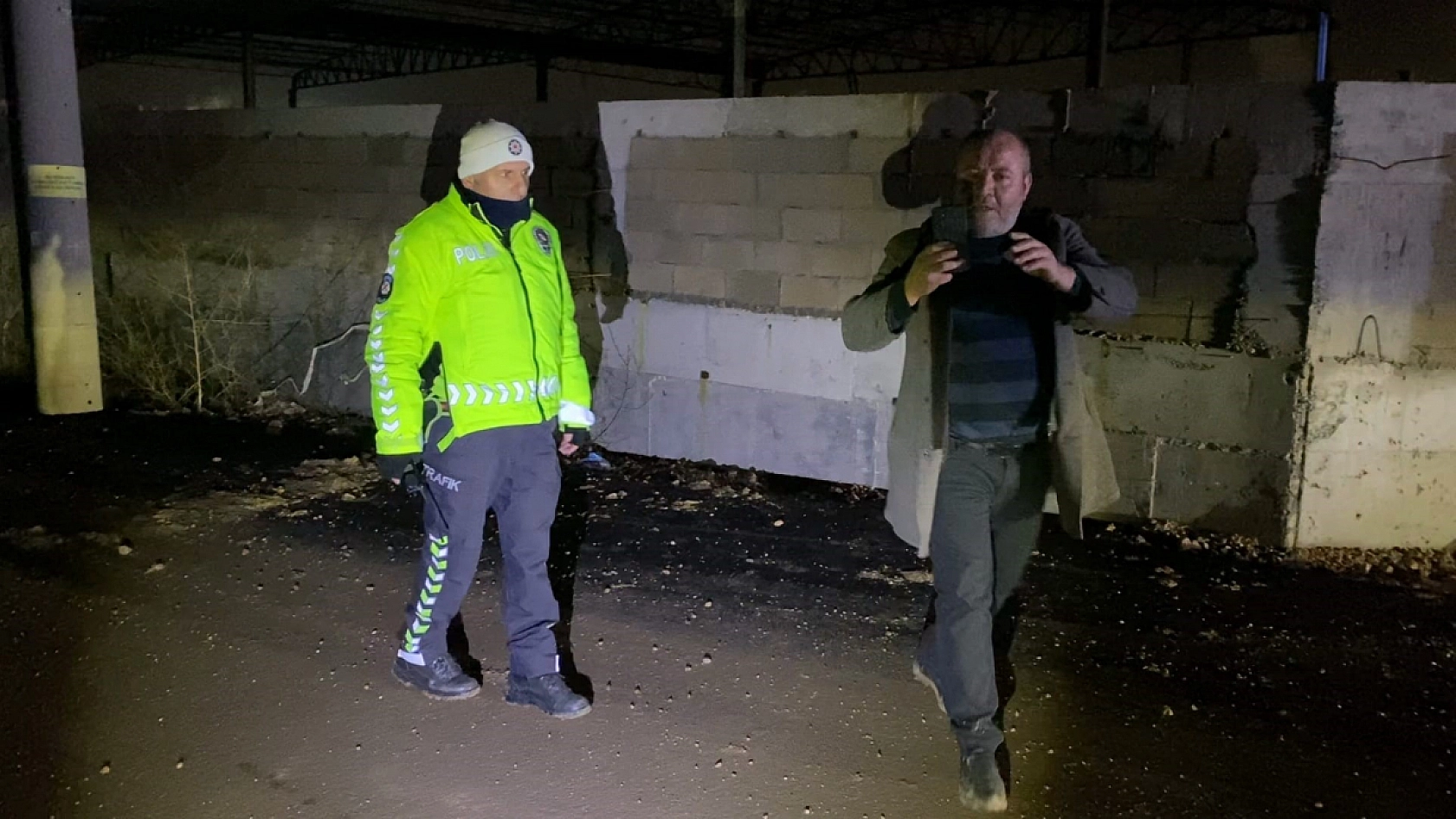 Kendi yaptığı kazayı kayda alıp spiker gibi anlattı