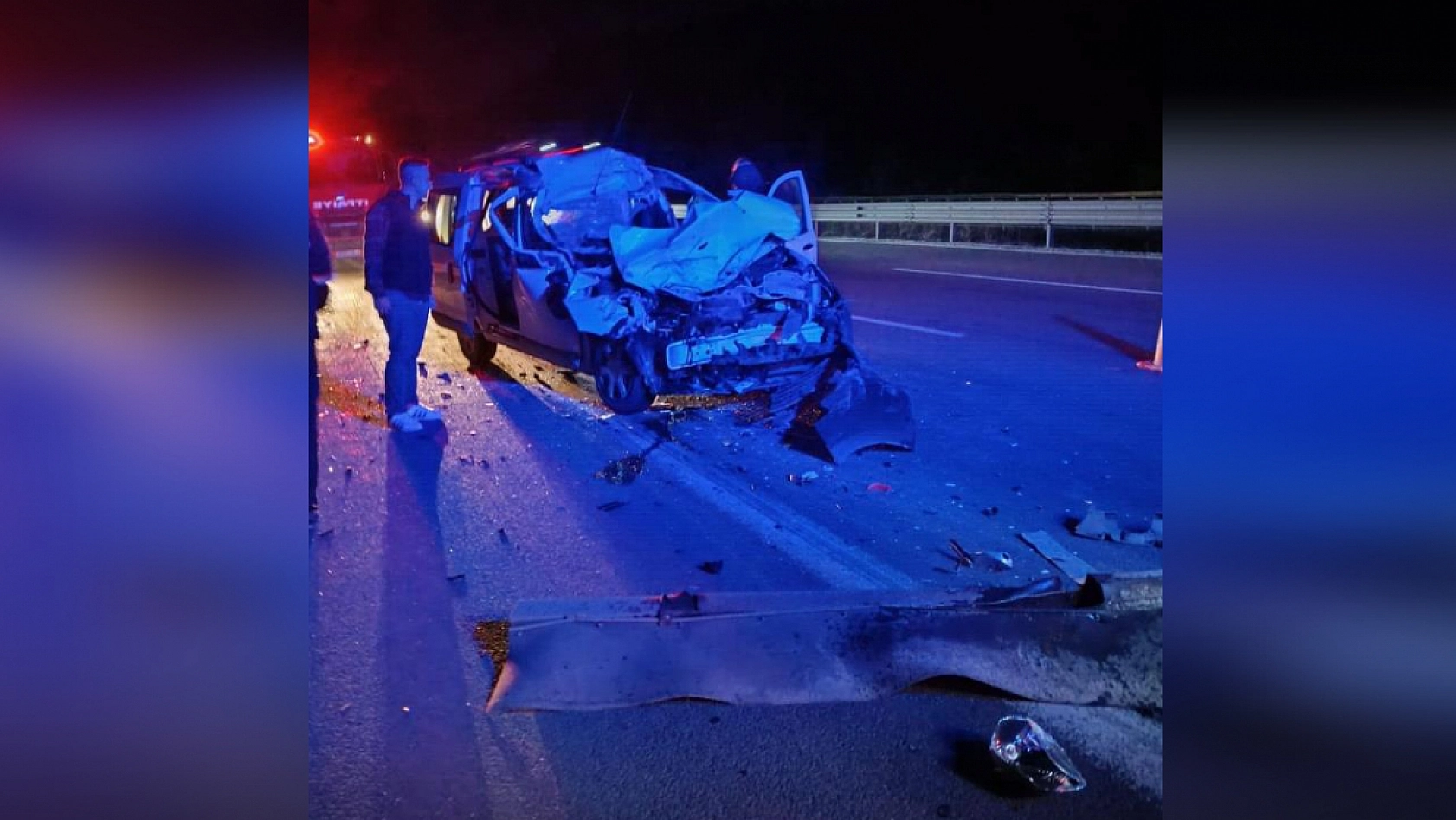 Tıra arkadan çarpan araç kağıt gibi ezildi: 1 ölü, 3 yaralı