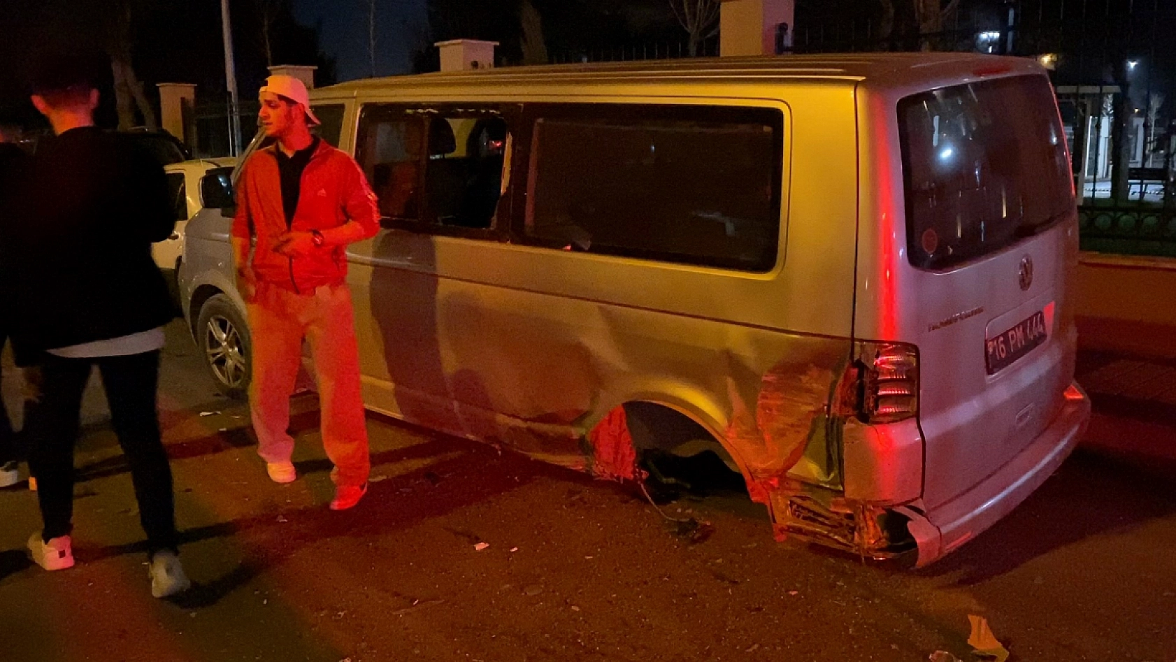 Ehliyetsiz sürücü dehşet saçtı: 4 araca çarparak durdu