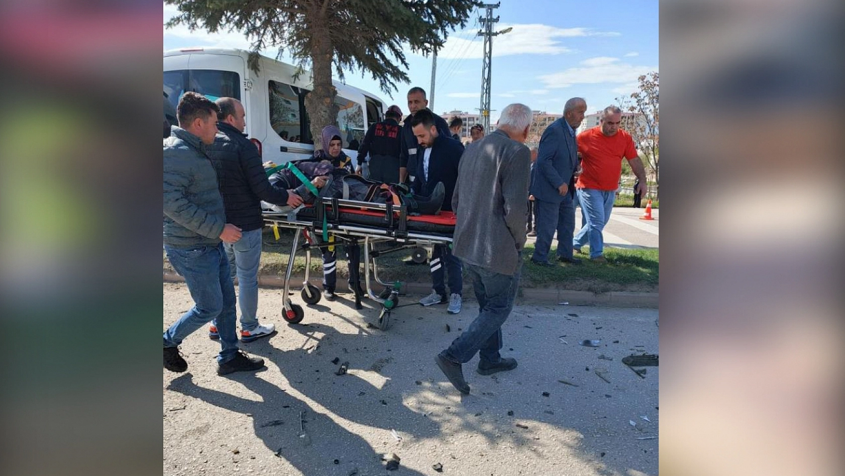 Diyaliz hastalarını taşıyan minibüs kazaya karıştı: 11 yaralı