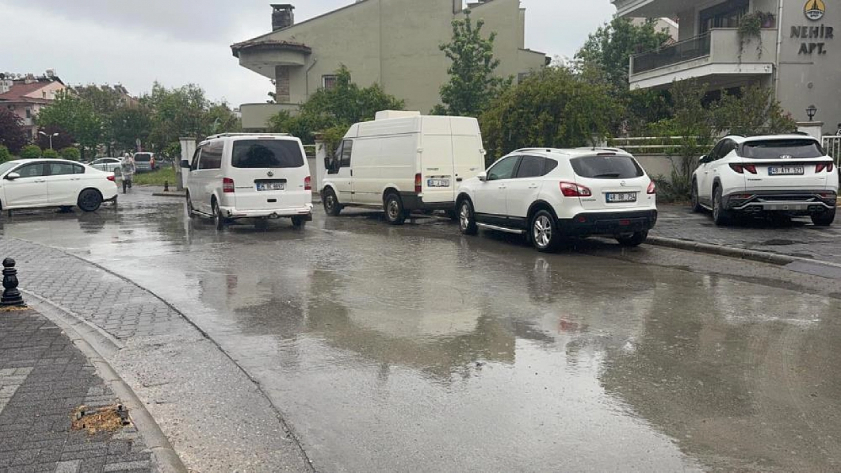 Marmaris'te yağışlı hava etkili oldu