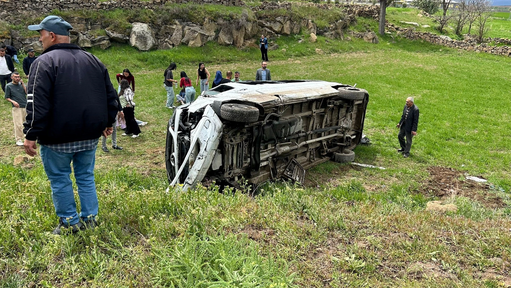 Öğrenci servisi devrildi: 15 öğrenci yaralı