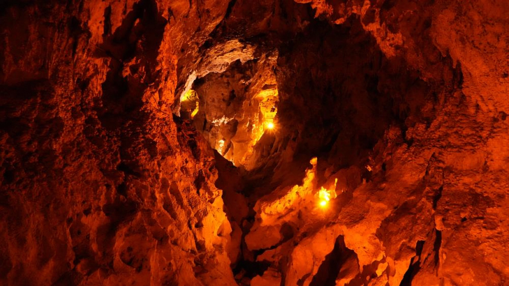 Türkiye'nin ilk turistik mağarası İnsuyu, kuruyan sularıyla fosil haline geldi