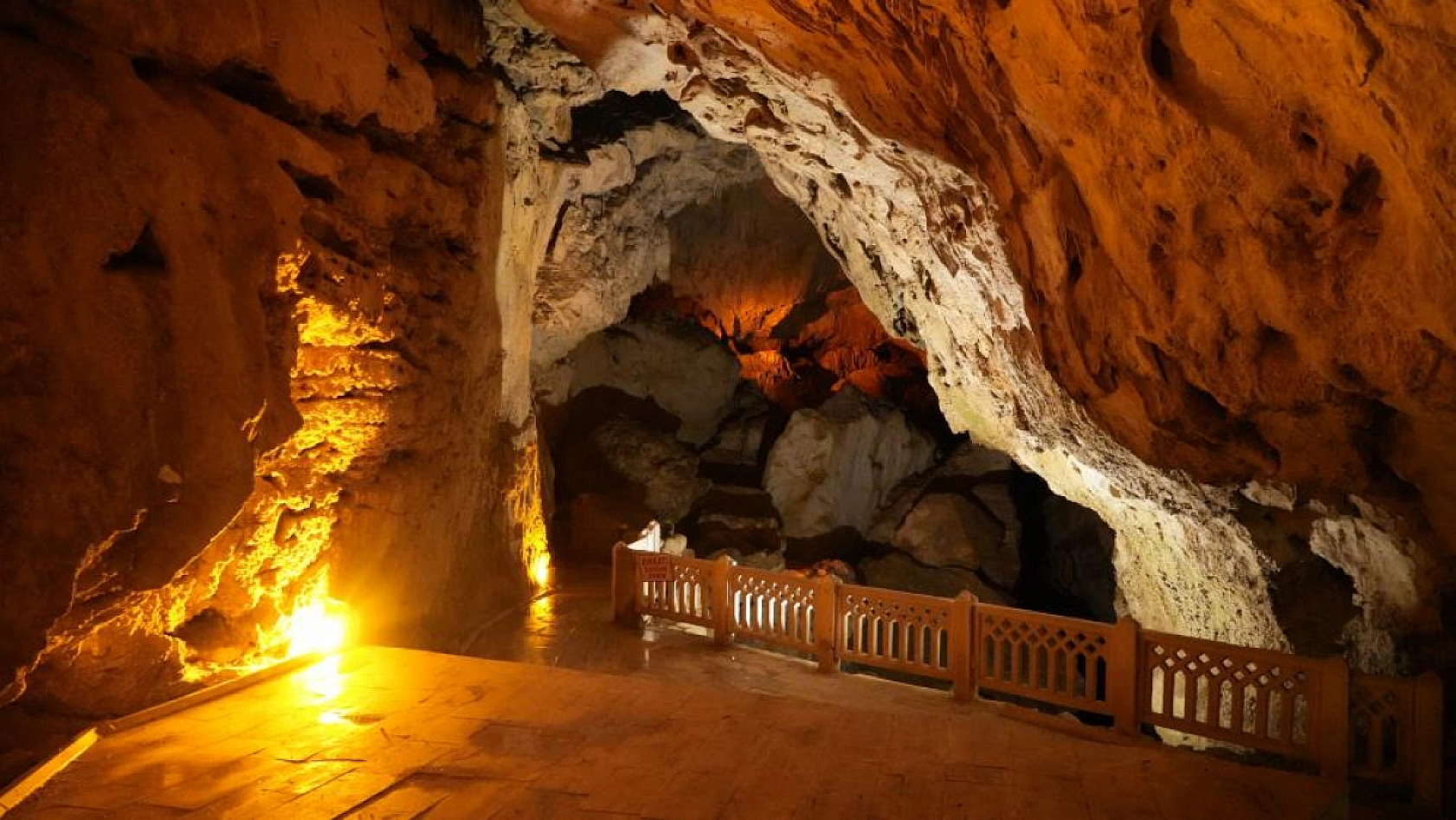 Türkiye'nin ilk turistik mağarası İnsuyu, kuruyan sularıyla fosil haline geldi