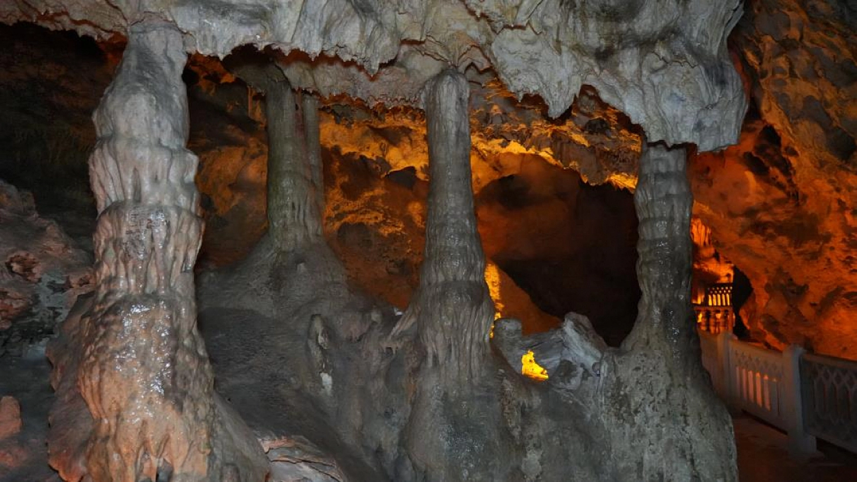 Türkiye'nin ilk turistik mağarası İnsuyu, kuruyan sularıyla fosil haline geldi