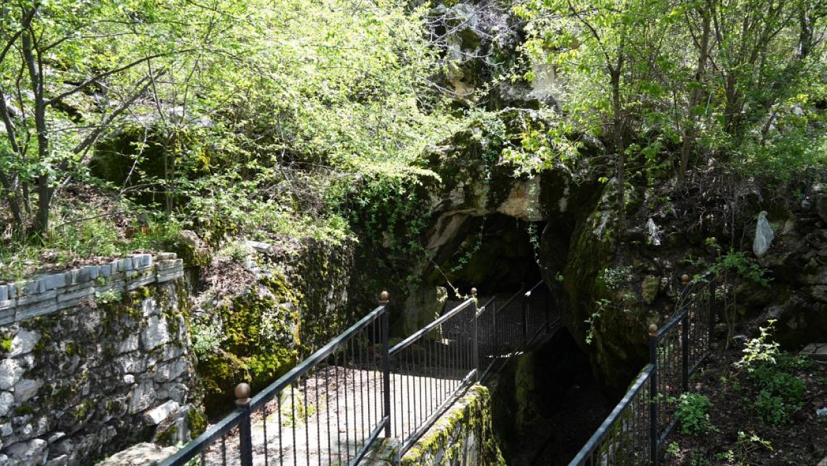 Türkiye'nin ilk turistik mağarası İnsuyu, kuruyan sularıyla fosil haline geldi