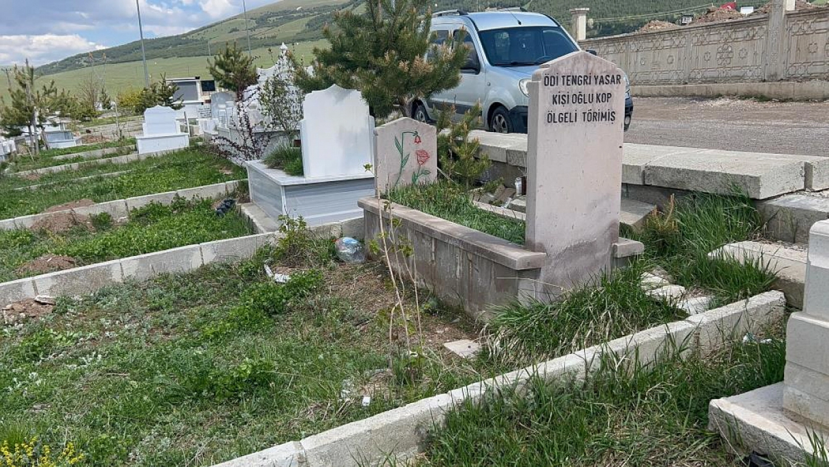 Bu mezar taşı üzerindeki yazıyı görenler gözlerine inanamıyor