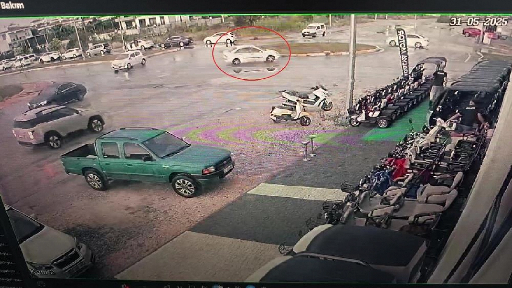 Kavşakta çarpıştığı otomobilin devrilmesine sebep oldu, sürücü 1.18 promil alkollü çıktı