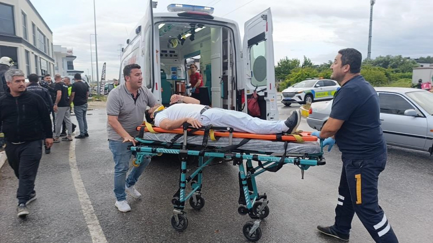 Kavşakta çarpıştığı otomobilin devrilmesine sebep oldu, sürücü 1.18 promil alkollü çıktı