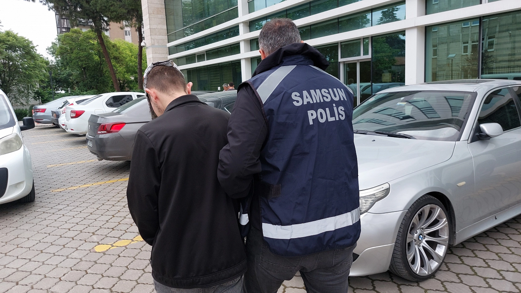 Kavgada bir kişiyi bıçaklayan genç yakalandı