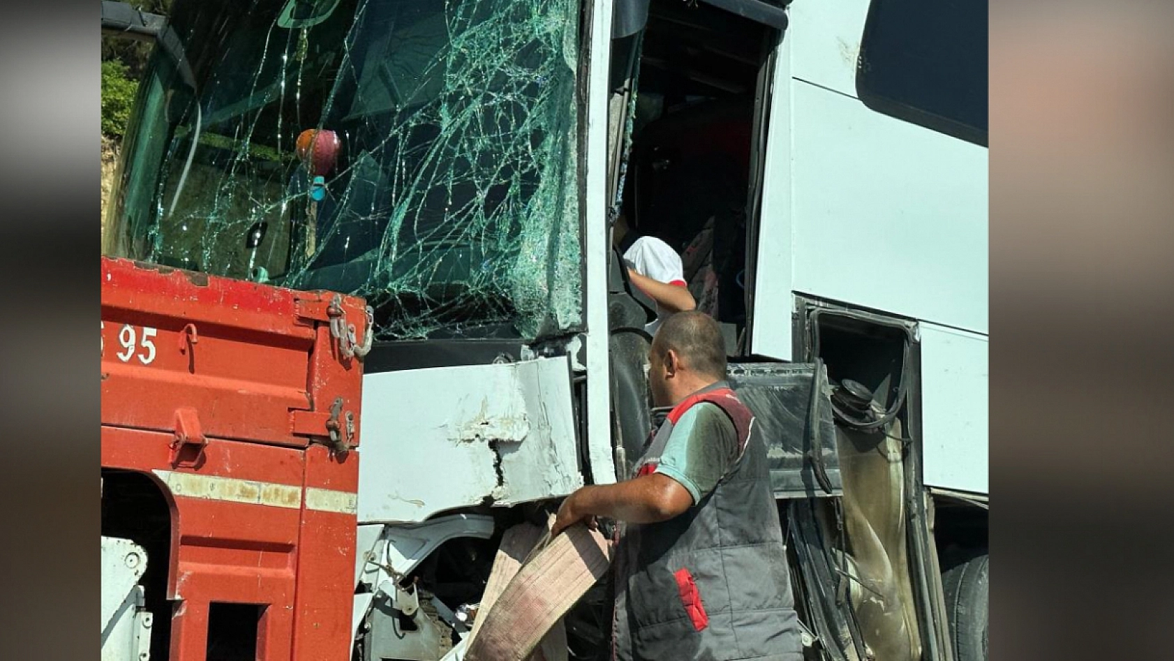 Burdur-Antalya Yolu'nda feci kaza: 6 yaralı