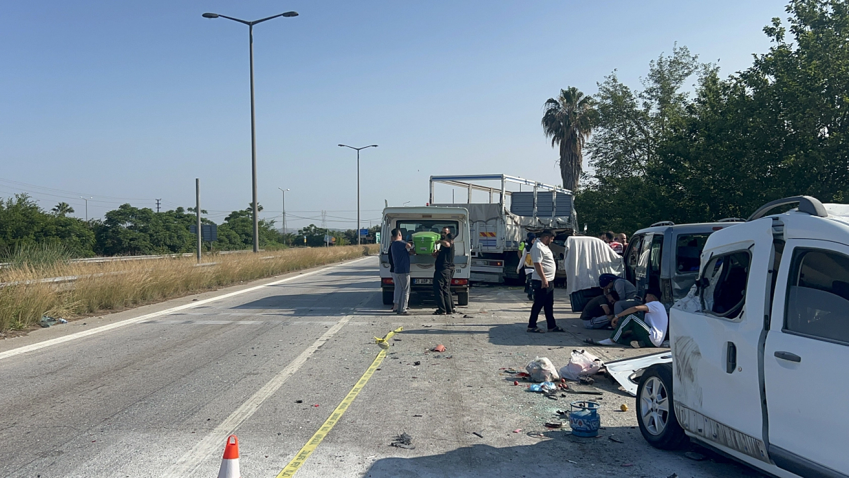 Kamyon 3 aracı biçti: 1 ölü, 10 yaralı