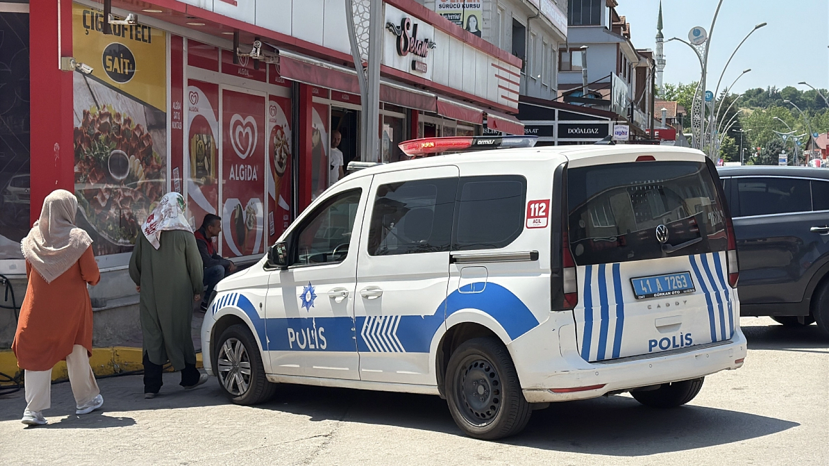 Elini kıyma makinesine kaptıran genç kadının parmakları koptu