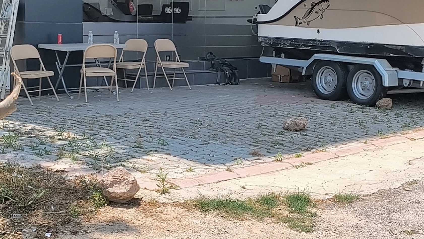 Bisiklet veya otomobil değil, bu kez karadan tekne çaldılar