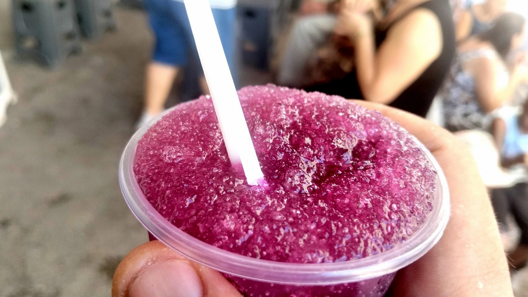 Muğla'da sıcaktan bunalan vatandaşlar kar helvasıyla serinliyor