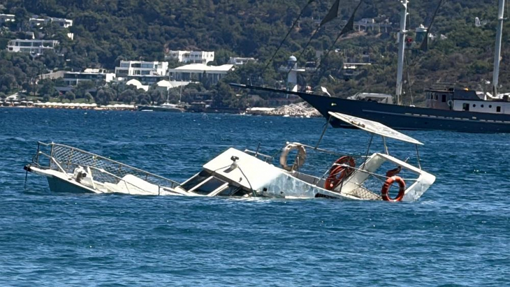Bodrum Torba Koyu'nda Ahşap Tekne Battı